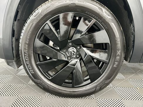 Used 2025 Volkswagen Atlas Cross Sport SE w/ Panoramic Sunroof Package AWD/4WD image 35