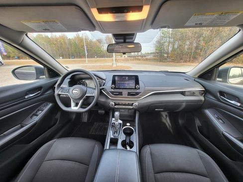 Used 2024 Nissan Altima 2.5 SV image 14