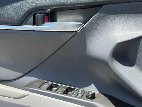 Used 2021 Toyota Camry SE FWD image 17