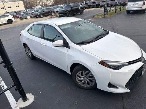 Used 2019 Toyota Corolla LE image 2