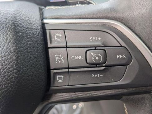 Used 2024 Jeep Grand Cherokee Altitude AWD/4WD image 21