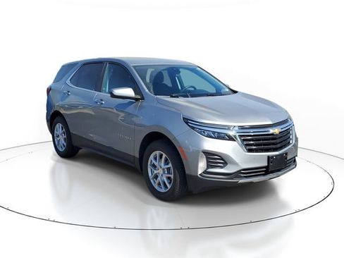Used 2023 Chevrolet Equinox LT AWD/4WD image 2