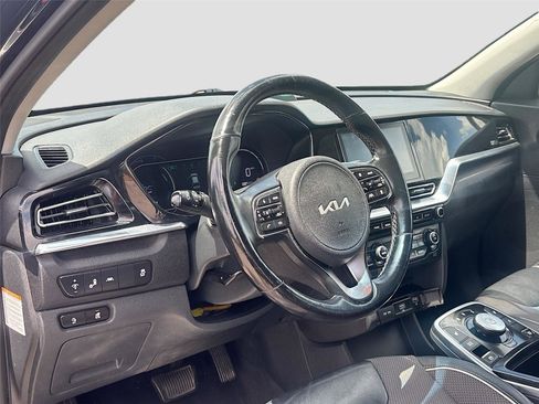 Used 2022 Kia Niro EX w/ Cold Weather Package FWD image 9
