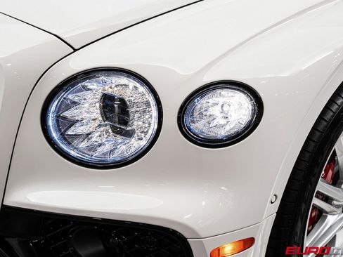 Used 2023 Bentley Flying Spur V8 image 10