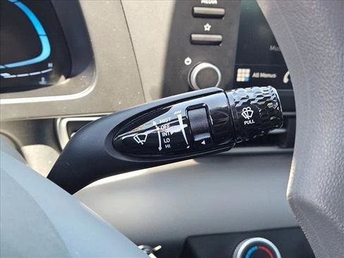 Certified 2025 Hyundai Elantra SE FWD image 15