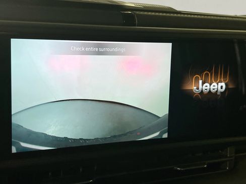 Used 2024 Jeep Wrangler Unlimited Rubicon w/ Convenience Group image 13