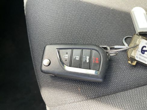 Used 2025 Toyota Corolla LE image 21