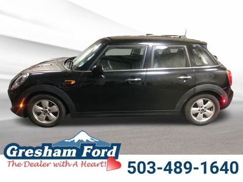 Used 2016 MINI Cooper 4-Door Hardtop image 2