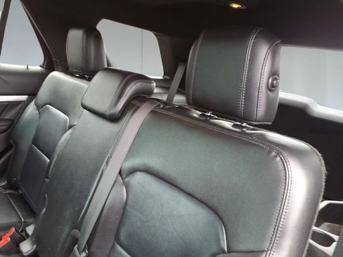 Used 2016 Ford Explorer XLT w/ Equipment Group 202A AWD/4WD image 12