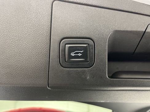 Used 2017 Cadillac XT5 Luxury w/ Driver Awareness Package image 33