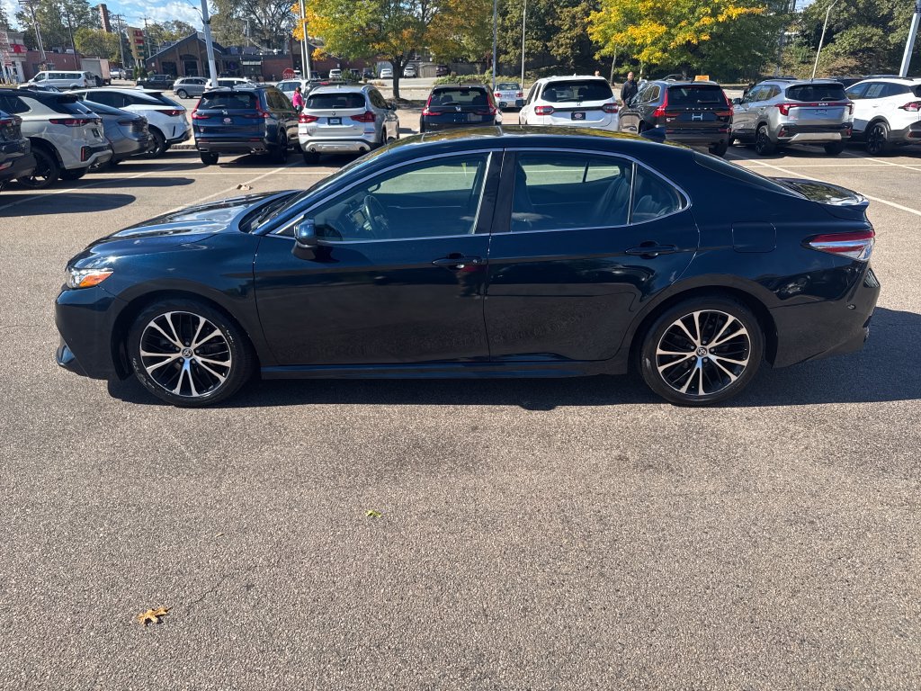 Used 2020 Toyota Camry SE FWD image 4