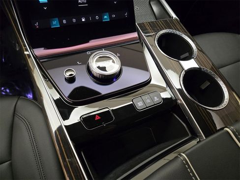 Used 2025 Cadillac Escalade Luxury image 38