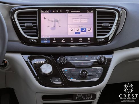 Used 2024 Chrysler Pacifica Touring-L image 17