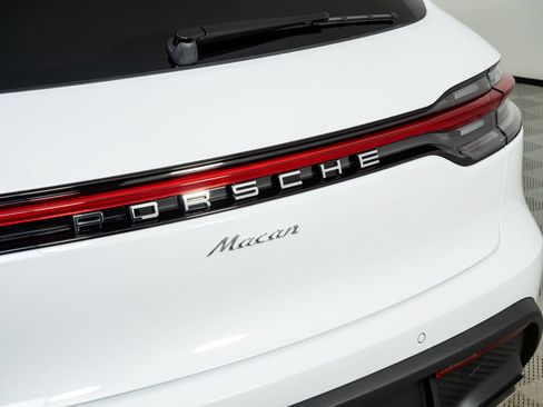 New 2026 Porsche Macan AWD/4WD image 37
