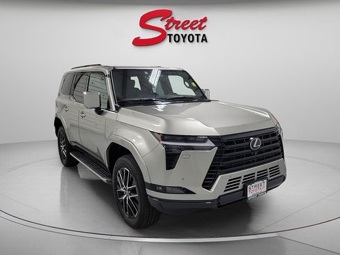 Used 2025 Lexus GX 550 w/ Cold Area Package AWD/4WD image 5