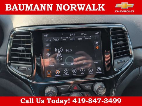Used 2020 Jeep Grand Cherokee Altitude AWD/4WD image 35