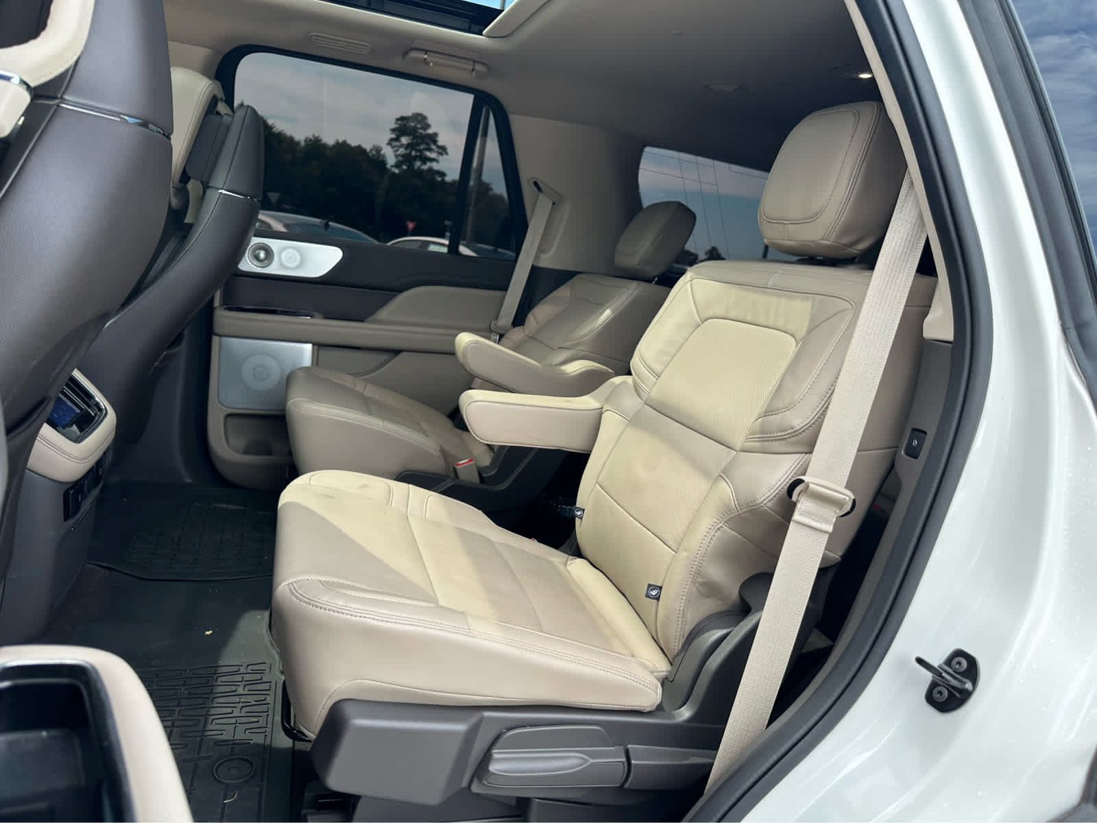 Used 2024 Lincoln Navigator Reserve AWD/4WD image 14