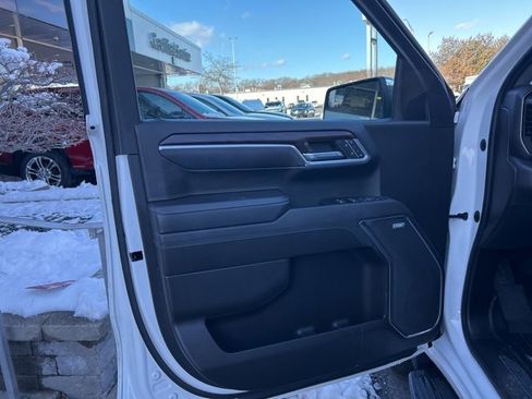 Used 2022 GMC Sierra 1500 SLT w/ SLT Convenience Package image 11