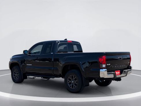 Used 2021 Toyota Tacoma SR5 AWD/4WD image 4