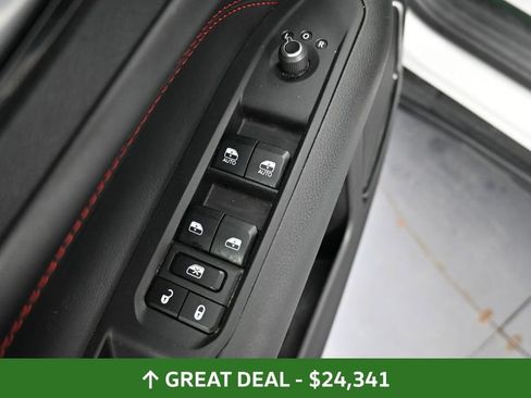 Used 2025 Jeep Compass Trailhawk AWD/4WD image 31