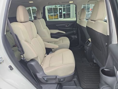 Used 2025 Subaru Ascent Premium w/ Premium Package AWD/4WD image 17