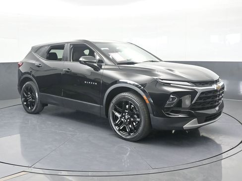 Certified 2023 Chevrolet Blazer LT w/ Driver Confidence Package image 8