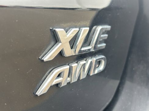 Used 2017 Toyota Sienna XLE image 9