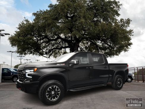 Used 2022 Chevrolet Silverado 1500 ZR2 w/ Technology Package AWD/4WD image 1