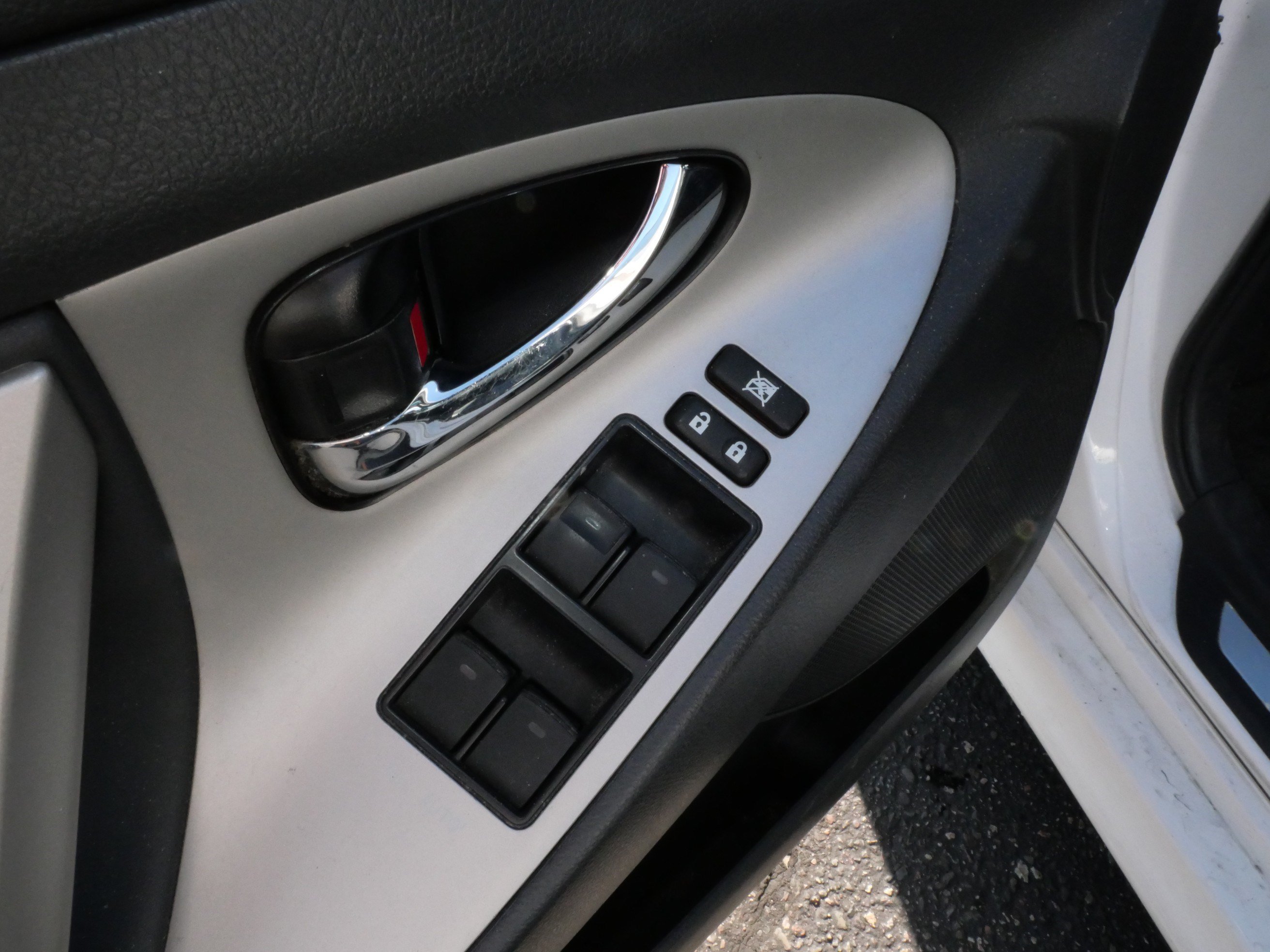 Used 2011 Toyota Camry SE w/ Sport Leather Pkg FWD image 19