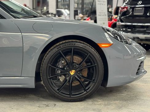 Used 2024 Porsche 718 Cayman w/ Premium Package image 11