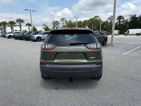 Used 2019 Jeep Cherokee Latitude Plus FWD image 4