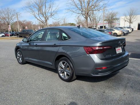 Used 2024 Volkswagen Jetta SE image 7