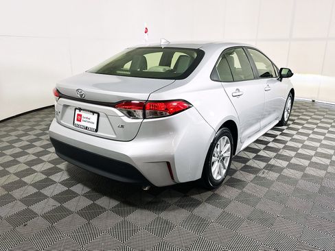 Used 2023 Toyota Corolla LE w/ LE Convenience Package FWD image 3