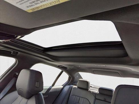 Used 2025 BMW i5 xDrive40 w/ Premium Package image 17