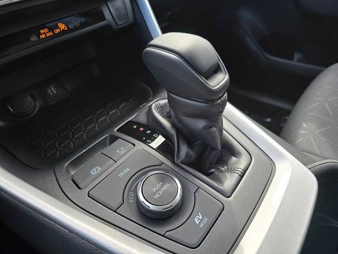 Certified 2025 Toyota RAV4 XLE image 34