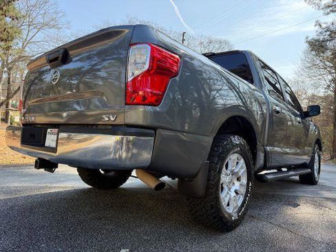 Used 2017 Nissan Titan SV image 20
