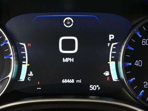 Used 2023 Chrysler Pacifica Touring-L FWD image 31