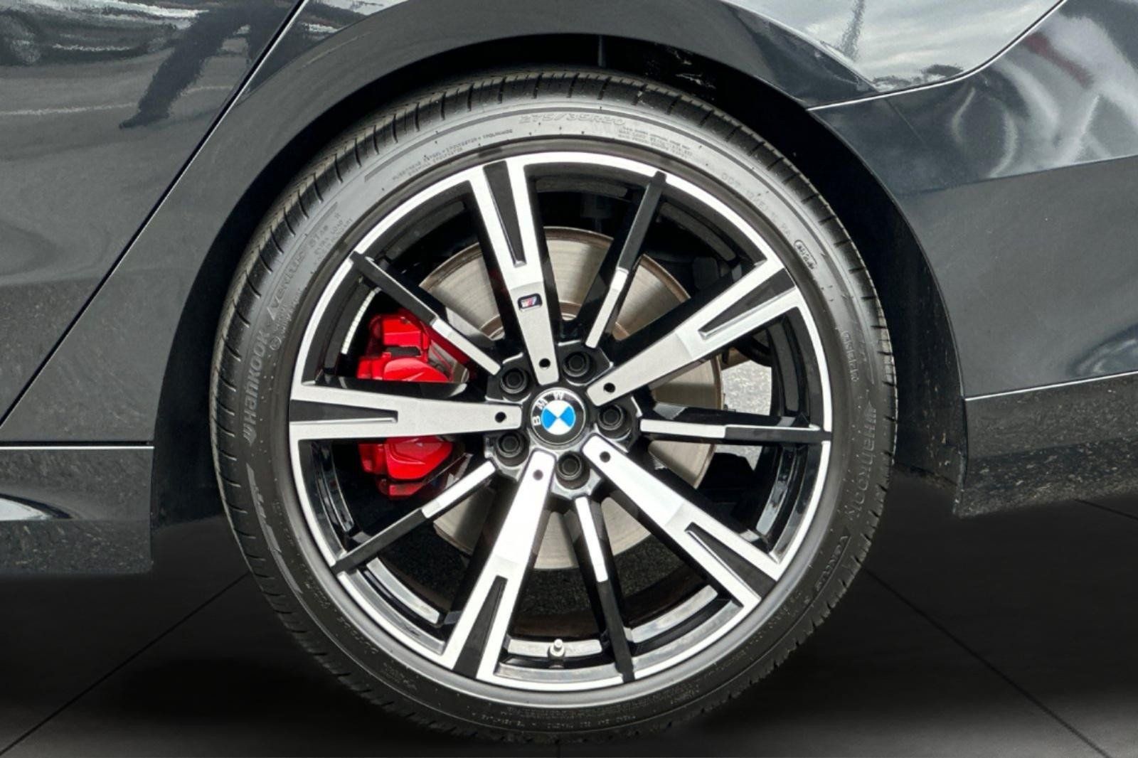 Used 2026 BMW 530i w/ M Sport Package RWD image 25