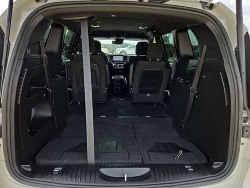 Used 2021 Chrysler Pacifica Touring w/ S Appearance Package image 21