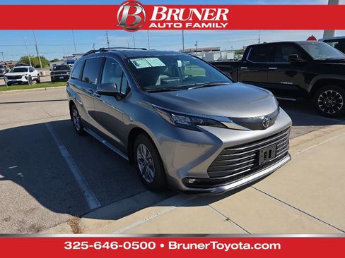 Certified 2026 Toyota Sienna XLE FWD image 1