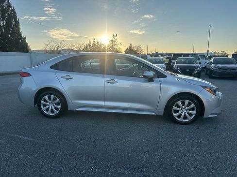 Used 2025 Toyota Corolla LE image 4