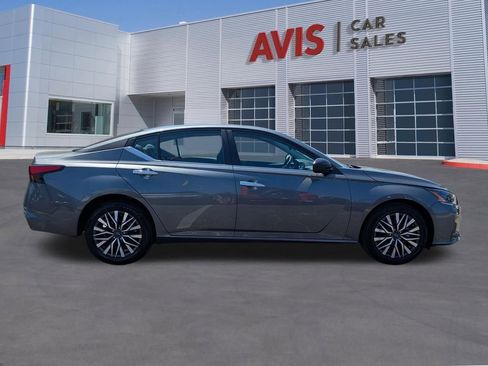 Used 2025 Nissan Altima 2.5 SV FWD image 5