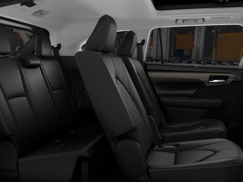 New 2026 Toyota Highlander Platinum image 24