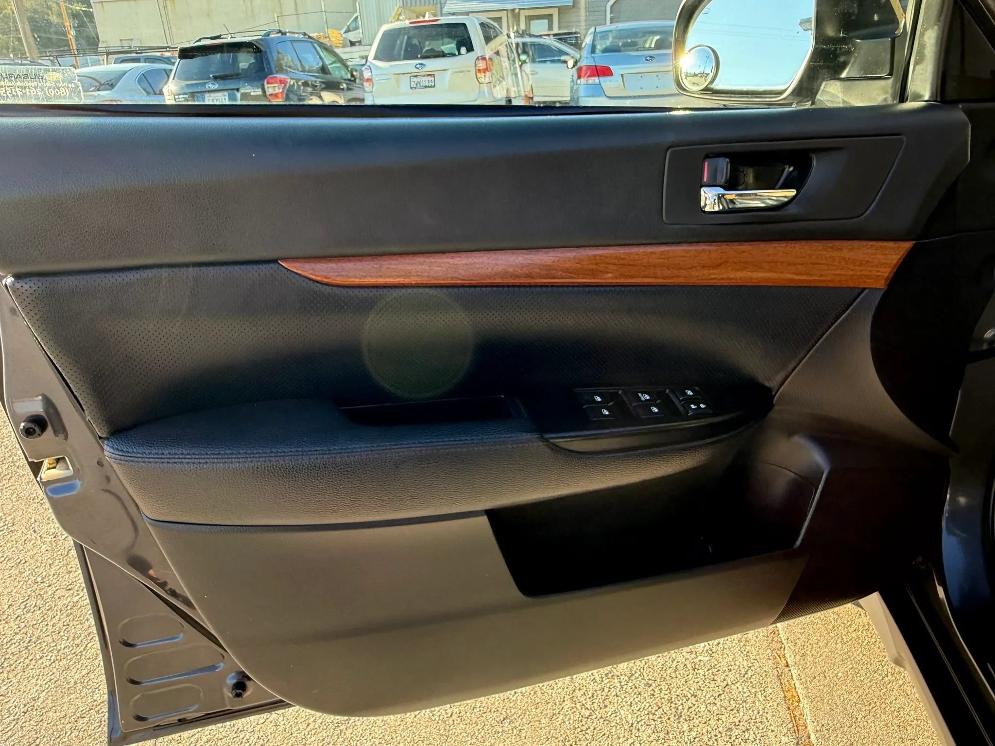 Used 2013 Subaru Outback 3.6R Limited w/ Moonroof Pkg AWD/4WD image 25