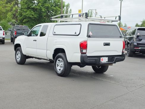 Used 2023 Toyota Tacoma SR RWD image 4