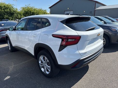Used 2024 Chevrolet Trax LS FWD image 2