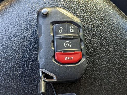 Used 2022 Jeep Gladiator Sport image 32