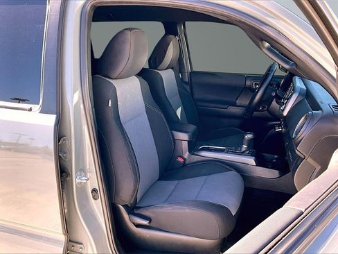 Used 2023 Toyota Tacoma TRD Off-Road image 8