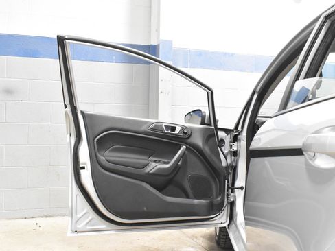 Used 2014 Ford Fiesta SE image 9