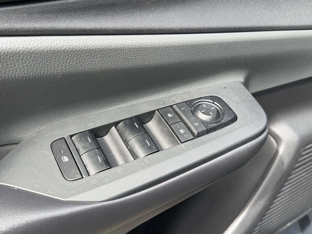 Used 2024 Toyota Prius LE FWD image 19